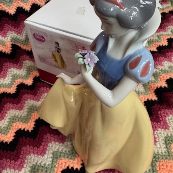 Lladro NAO Snow White Disney Princess Sculpture Figurine - Picture 1 of 16